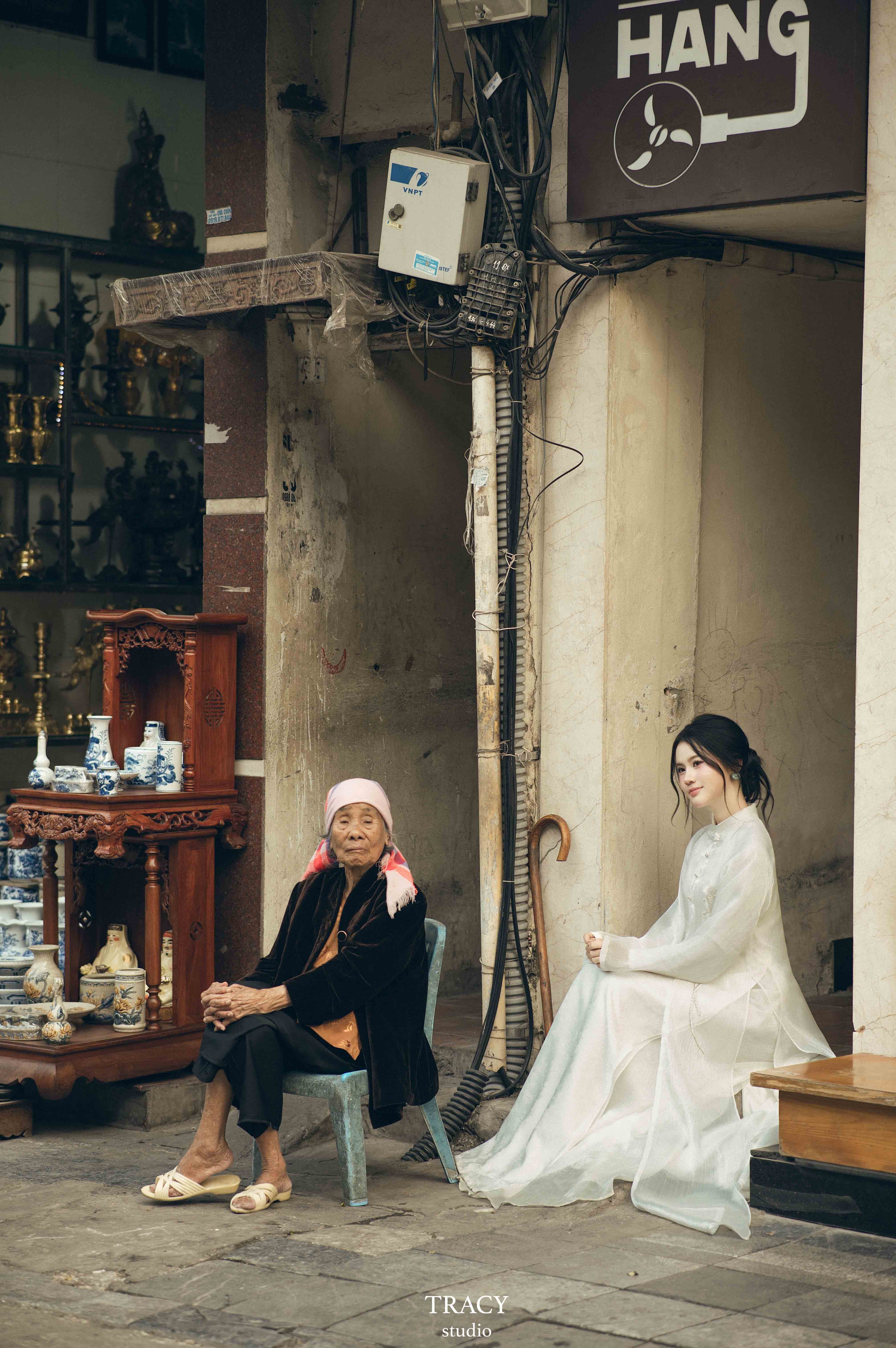 frontend/img/gallery/anh-tet-yem-ao-dai/tracy-studio-chup-ao-dai-pho-khuon (7).jpg